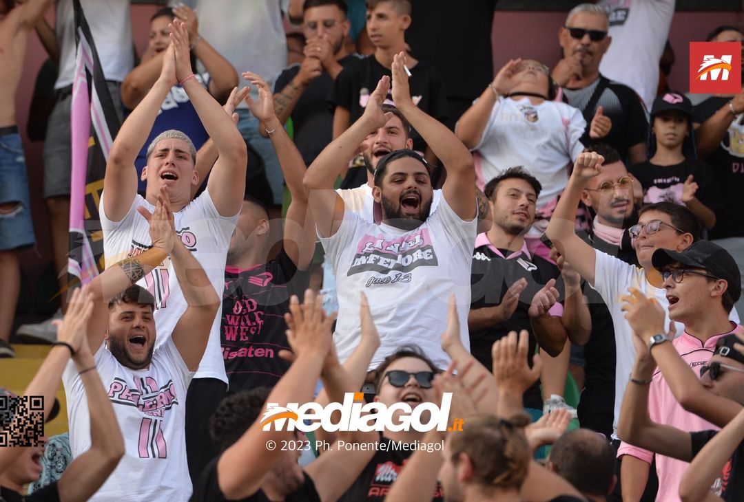 FOTOTIFO Palermo-Feralpisalò 3-0, gli scatti ai tifosi al “Renzo Barbera” (GALLERY) - immagine 12