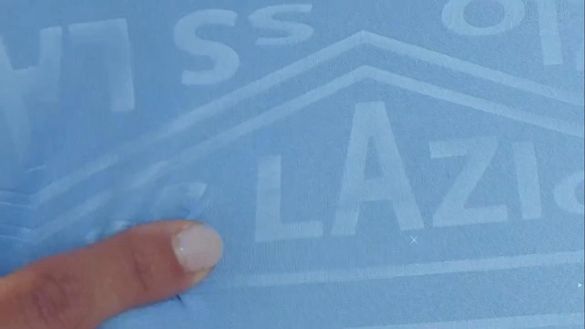 Lazio, svelata la prima maglia in vista della prossima stagione: i dettagli- immagine 4