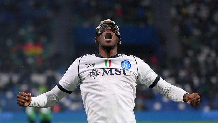 REGGIO NELL'EMILIA, ITALY - FEBRUARY 28: Victor Osimhen of SSC Napoli celebrates scoring his team's second goal during the Serie A TIM match between US Sassuolo and SSC Napoli at Mapei Stadium - Citta' del Tricolore on February 28, 2024 in Reggio nell'Emilia, Italy. (Photo by Alessandro Sabattini/Getty Images) osimhen napoli frosinone