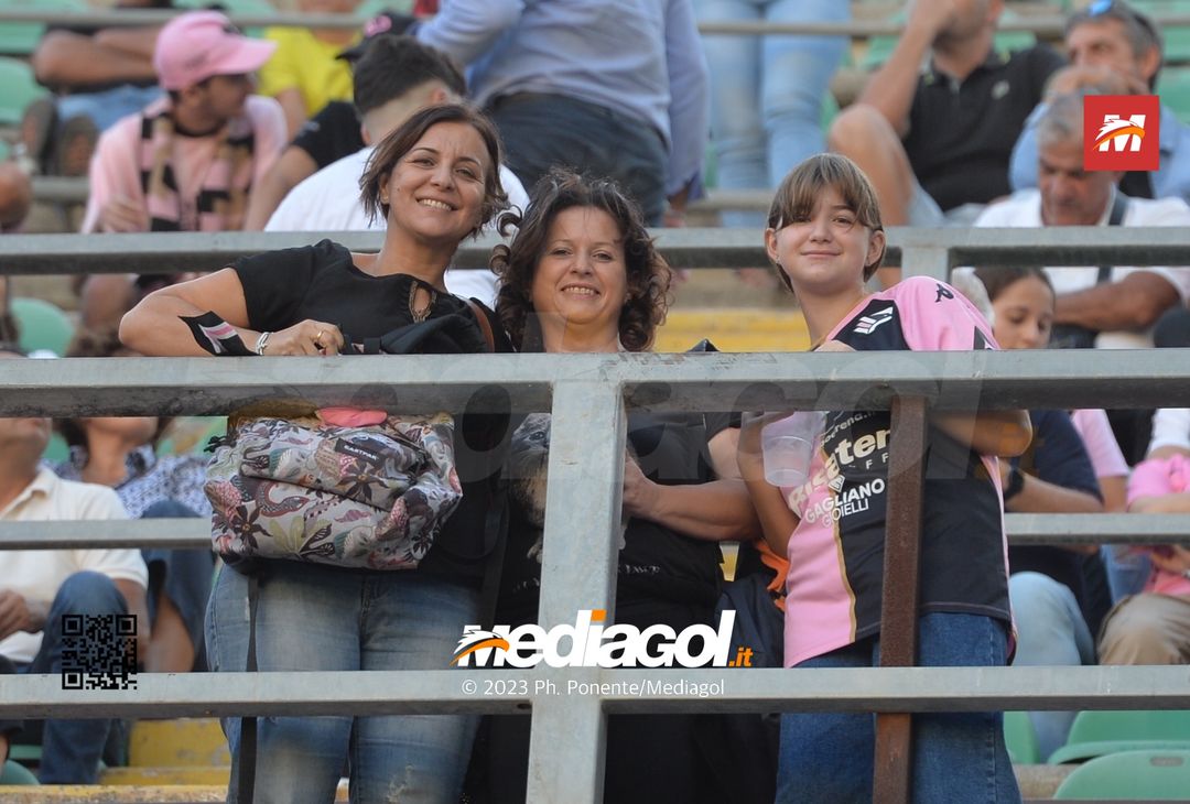 FOTOTIFO Palermo-Lecco, gli scatti ai tifosi al “Renzo Barbera” (GALLERY) - immagine 125