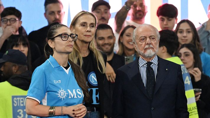 John De Laurentiis esalta la tifoseria del Napoli: “Non sarete mai come noi!” FOTO - immagine 1