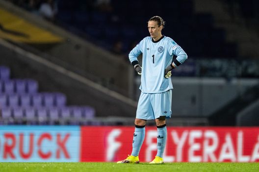 VIENNA, AUSTRIA - 3 GIUGNO: Ann-Katrin Berger della Germania osserva la partita della sesta giornata del Gruppo A1 della UEFA Women's Nations League. (Foto di Christian Bruna/Getty Images) Ann-Katrin Berger Europeo femminile