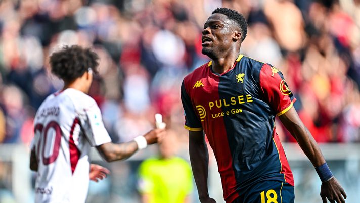 GENOA, ITALY - FEBRUARY 22: Caleb Ekuban of Genoa (right) celebrates after scoring a goal during the Serie A match between Genoa CFC and Torino FC at Stadio Luigi Ferraris on February 22, 2026 in Genoa, Italy. (Photo by Simone Arveda/Getty Images) Genoa-Torino 3-0: i granata affondano e vedono il baratro - immagine 1
