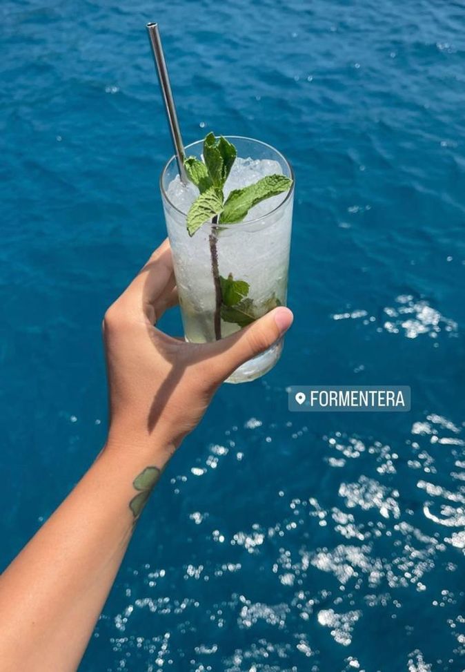 Luna di miele a Formentera per Alessandro e Camilla Bastoni: con loro la famiglia Cordaz- immagine 2