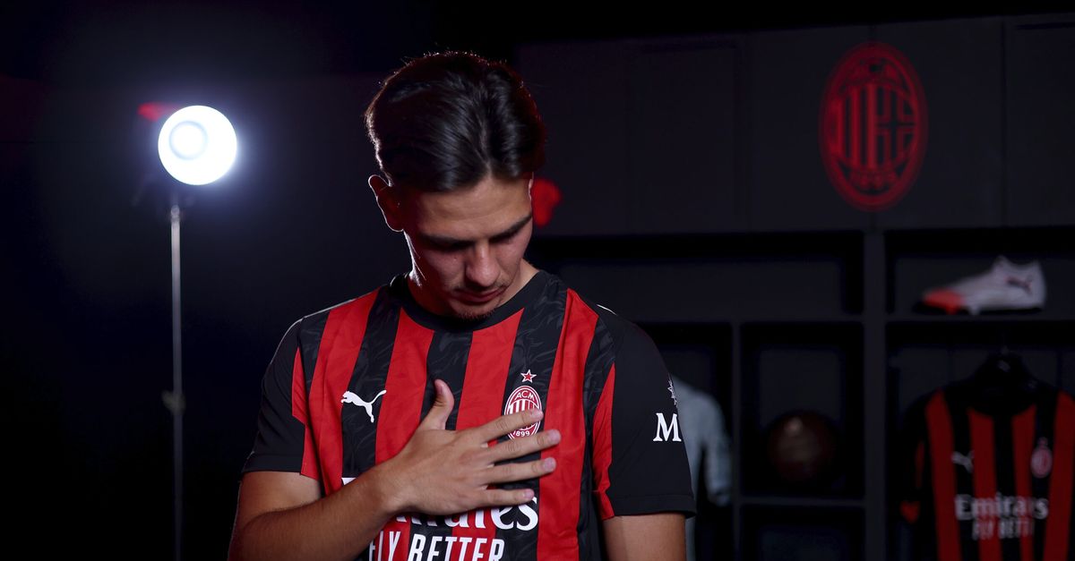 Milan, Jashari ufficiale: il retroscena che svela l’intervento di Ibrahimovic Milan, Jashari ufficiale: il retroscena che svela l’intervento di Ibrahimovic