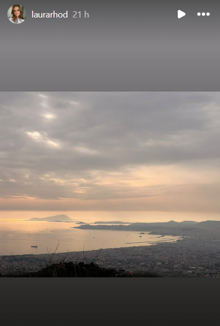 Lady Hojlund, escursione sul Vesuvio dopo Napoli-Torino LA GALLERY - immagine 2