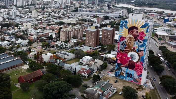 Messi, ecco il murale più grande di tutti: 75 metri di altezza a Santa Fe… Messi, ecco il murale più grande di tutti: 75 metri di altezza a Santa Fe… - immagine 1