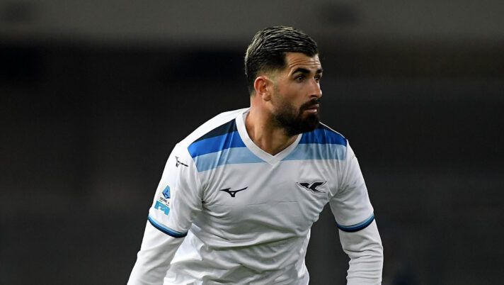 VERONA, ITALY - JANUARY 19: Elseid Hysaj of SS Lazio during the Serie match between Verona and Lazio at Stadio Marcantonio Bentegodi on January 19, 2025 in Verona, Italy. (Photo by Marco Rosi - SS Lazio/Getty Images) Vice Baroni: “Non ci sono buone sensazioni per Hysaj. Belahyane di prospettiva” - immagine 1