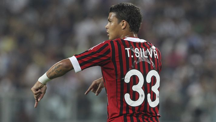 TURIN, ITALY - OCTOBER 02: Emiliano Thiago Silva of AC Milan gestures during the Serie A match between Juventus FC and AC Milan on October 2, 2011 in Turin, Italy. (Photo by Marco Luzzani/Getty Images) Thiago Silva, ESCLUSIVA Mello: “Il brasiliano vuole l’Europa, il Milan osserva e il Fluminense apre” - immagine 1