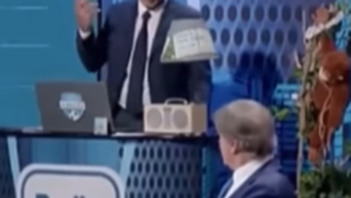 VIDEO Meret paragonato a Zoff? Il divertente siparietto tra Collovati e Gifuni - immagine 1