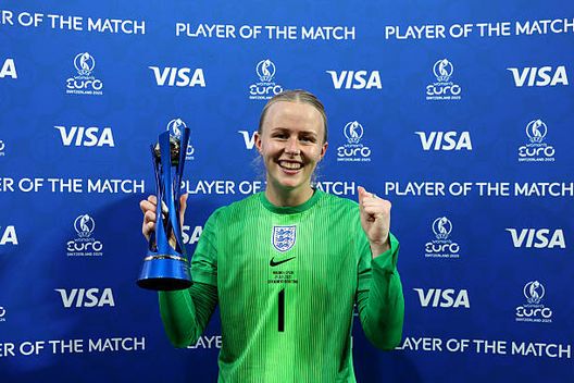 Hannah Hampton. (Photo by Florencia Tan Jun - UEFA/UEFA via Getty Images) Kelly e Hampton, il percorso: dai momenti difficili alla vittoria dell’Europeo- immagine 3