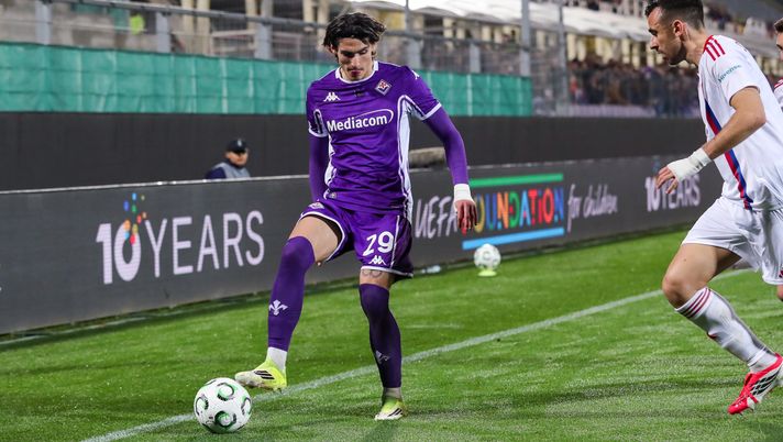 GERMOGLI PH: 12 MARZO 2026 FIRENZE STADIO ARTEMIO FRANCHI CONFERENCE LEAGUE FIORENTINA VS RAKOW NELLA FOTO FORTINI TS: “Fortini, rinnovo in stand-by. Ora il terzino è conteso tra Torino e Parma” - immagine 1