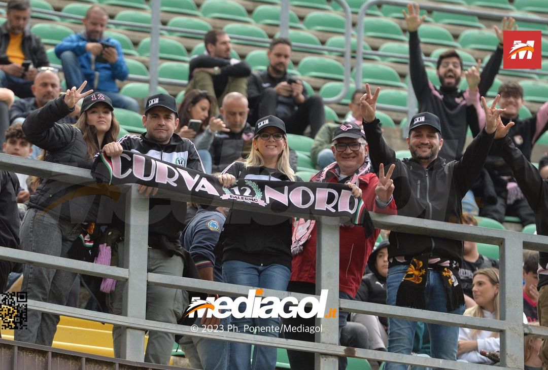 FOTOTIFO Palermo-Cittadella 0-1, gli scatti ai tifosi al “Renzo Barbera” (GALLERY) - immagine 54