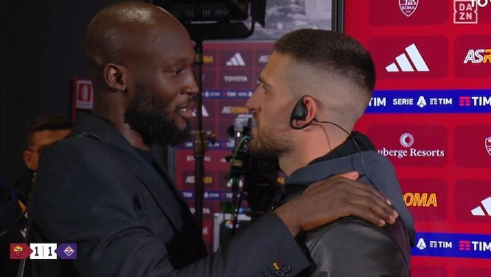 Ex Inter, abbraccio in zona mista tra Biraghi e Lukaku: “Ci siamo detti…” - immagine 1