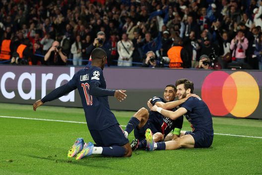 PARIGI, FRANCIA - 9 APRILE: Khvicha Kvaratskhelia delParis Saint-Germain. (Photo by Carl Recine/Getty Images) Napoli-Parigi solo andata: la nuova vita di Kvaratskhelia al Psg tra sogni e ambizioni- immagine 2