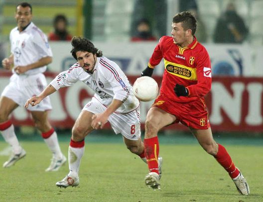 Messina, Italia - 2 febbraio 2005: Gennaro Gattuso del Milan e Massimo Donati del Messina. (Foto di New Press/Getty Images) Sampdoria, Massimo Donati è il nuovo allenatore: il comunicato- immagine 3