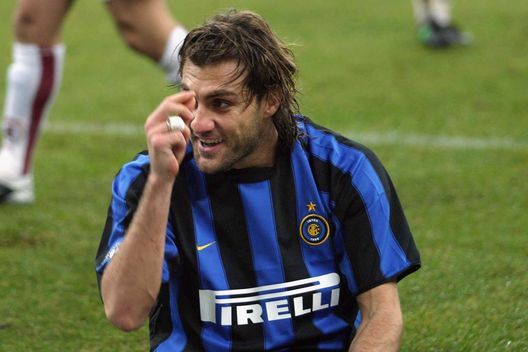 Inter, buon compleanno a Bobo Vieri: “Forza della natura, attaccante straordinario”- immagine 2