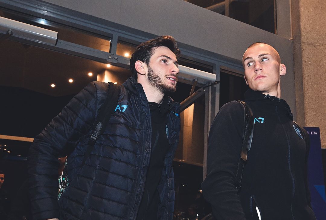 GALLERY Supercoppa, il Napoli è atterrato a Riyadh: gli scatti dell'arrivo