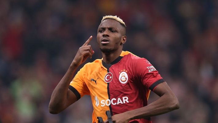 ISTANBUL, TURKEY - JANUARY 21: Victor Osimhen of Galatasaray celebrates scoring his team's third goal during the UEFA Europa League 2024/25 League Phase MD7 match between Galatasaray A.S. and FC Dynamo Kyiv at Ali Sami Yen Spor Kompleksi on January 21, 2025 in Istanbul, Turkey. (Photo by Ahmad Mora/Getty Images) BREAKING – Il Galatasaray ha alzato l’offerta per Osimhen: le cifre e il pagamento… - immagine 1