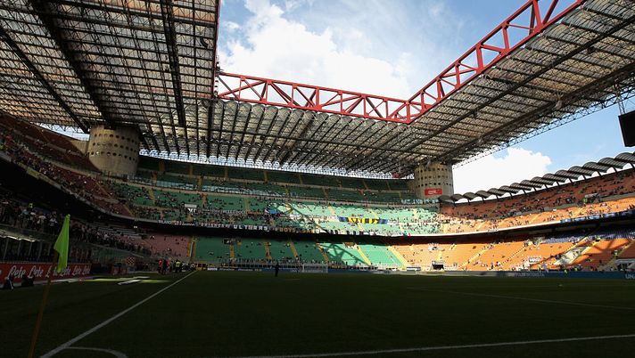 MILAN, ITALY - SEPTEMBER 18: A general view inside the stadium prior to the Serie A match between FC Internazionale and Juventus FC at Stadio Giuseppe Meazza on September 18, 2016 in Milan, Italy. (Photo by Paolo Bruno - Inter/Inter via Getty Images) Milan-Lazio, ospite speciale a San Siro: di chi si tratta - immagine 1