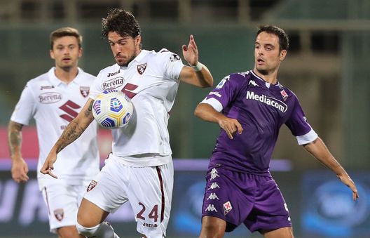 FLORENCE, ITALY - SEPTEMBER 19: Simone Verdi of Torino FC in action against Giacomo Bonaventura of ACF Fiorentina during the Serie A match between ACF Fiorentina and Torino FC at Stadio Artemio Franchi on September 19, 2020 in Florence, Italy. (Photo by Gabriele Maltinti/Getty Images)