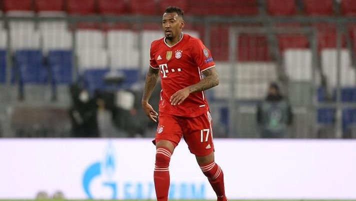 MUNICH, GERMANY - APRIL 07: Jerome Boateng of FC Bayern München runs with the ball during the UEFA Champions League Quarter Final match between FC Bayern Munich and Paris Saint-Germain at Allianz Arena on April 07, 2021 in Munich, Germany. Sporting stadiums around Germany remain under strict restrictions due to the Coronavirus Pandemic as Government social distancing laws prohibit fans inside venues resulting in games being played behind closed doors. (Photo by Alexander Hassenstein/Getty Images) Salernitana, la difesa è la peggiore della Serie A. In arrivo Boateng - immagine 1