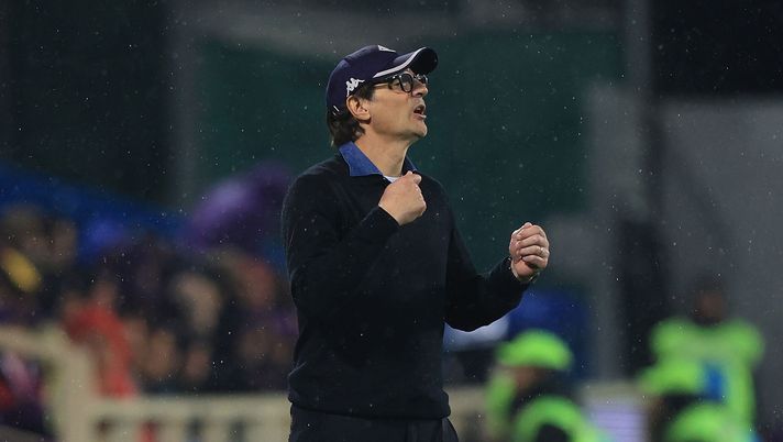 FLORENCE, ITALY - APRIL 13: Head coach Paolo Vanoli manager of ACF Fiorentina reacts during the Serie A match between ACF Fiorentina and SS Lazio at Artemio Franchi on April 13, 2026 in Florence, Italy. (Photo by Gabriele Maltinti/Getty Images) Vanoli: “Non eravamo abituati così, periodo pesante. Futuro? Non serve candidatura” - immagine 1