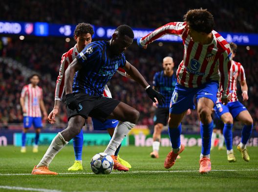 La qualità di Bonny nel lavoro sporco durante Atletico Madrid-Inter. (Photo by Mattia Pistoia - Inter/Inter via Getty Images) Giménez gela l’Inter in pieno recupero: Chivu che fatica nei big match!- immagine 3