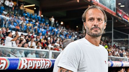 GENOA, ITALY - AUGUST 19: Alberto Gilardino, head coach of Genoa, looks on prior to kick-off in the Serie A TIM match between Genoa CFC and ACF Fiorentina at Stadio Luigi Ferraris on August 19, 2023 in Genoa, Italy. (Photo by Getty Images/Getty Images)