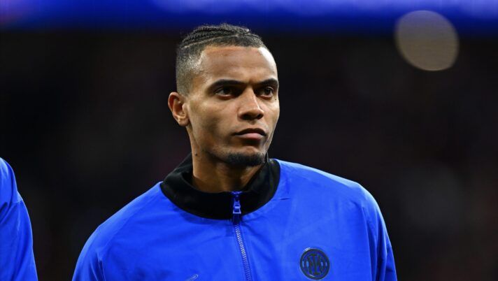 MADRID, SPAIN - NOVEMBER 26: Manuel Akanj of FC Internazionale attends before the UEFA Champions League 2025/26 League Phase MD5 match between Atletico de Madrid and FC Internazionale Milano at Estadio Metropolitano on November 26, 2025 in Madrid, Spain. (Photo by Mattia Pistoia - Inter/Inter via Getty Images) Inter e Atalanta, formazioni ufficiali in Champions: la scelta su Pasalic, C. Augusto, Akanji, CDK e Krstovic - immagine 1