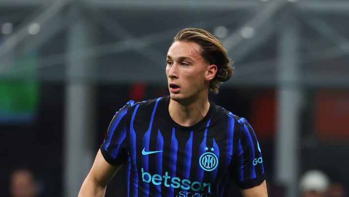 MILAN, ITALY - FEBRUARY 28: Francesco Pio Esposito of FC Internazionale in action during the Serie A match between FC Internazionale and Genoa CFC at Giuseppe Meazza Stadium on February 28, 2026 in Milan, Italy. (Photo by Francesco Scaccianoce - Inter/Inter via Getty Images) Calamai: “Inter, scudetto in pugno. Uomini decisivi? Dico Leao ed Esposito” - immagine 1