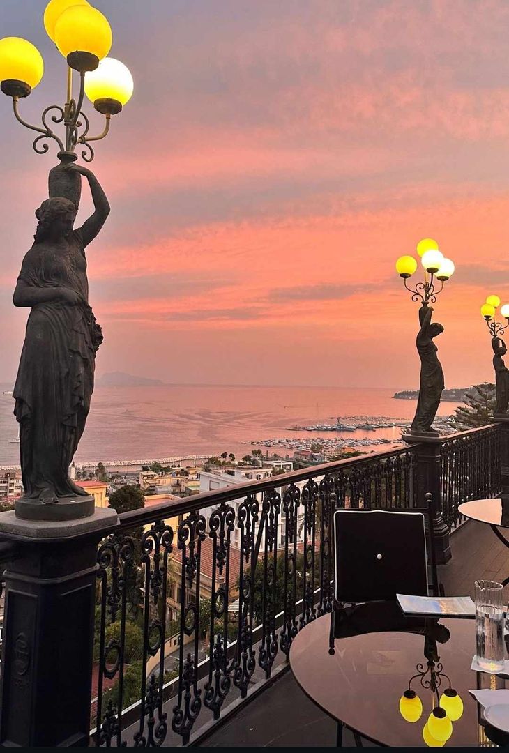 GALLERY Lady McTominay già pazza di Napoli: aperitivo in una location meravigliosa - immagine 3
