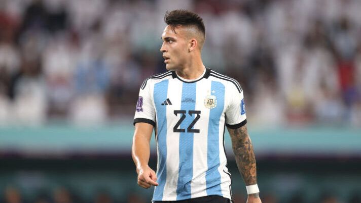 DOHA, QATAR - DECEMBER 03: Lautaro Martinez of Argentina during the FIFA World Cup Qatar 2022 Round of 16 match between Argentina and Australia at Ahmad Bin Ali Stadium on December 03, 2022 in Doha, Qatar. (Photo by Alex Pantling/Getty Images) Lautaro dopo il gol: “Lavoro per l’Argentina e per dimostrare al mio allenatore…” - immagine 1