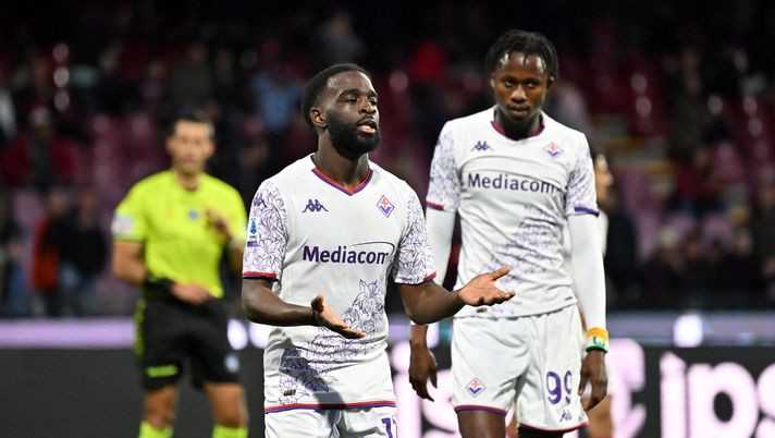 SALERNO, ITALY - APRIL 21: Jonathan Ikone of ACF Fiorentina celebrates after scoring his side's second goal during the Serie A TIM match between US Salernitana and ACF Fiorentina TIM at Stadio Arechi on April 21, 2024 in Salerno, Italy. (Photo by Francesco Pecoraro/Getty Images) LE STRAGELLE – Il possesso bulgaro, il ritorno di Castro e la verve di Kouamé e Ikoné - immagine 1