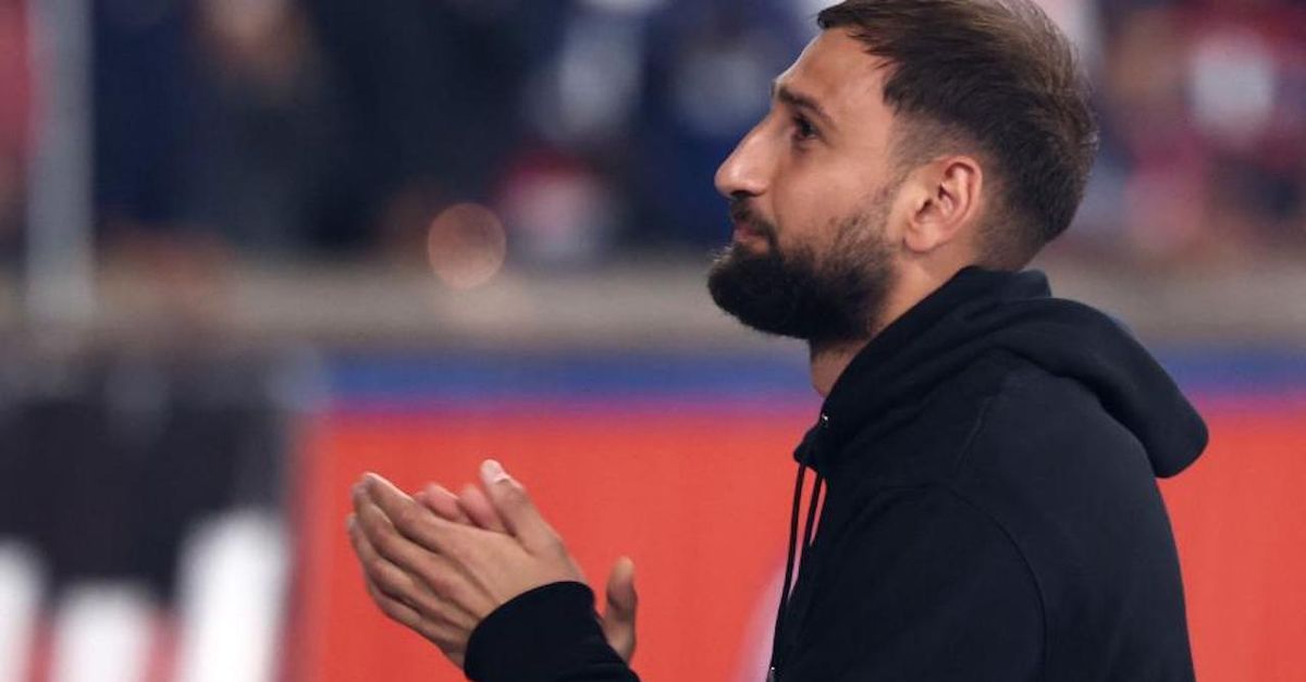 donnarumma saluta il pubblico del psg ovazione dei tifosi video
