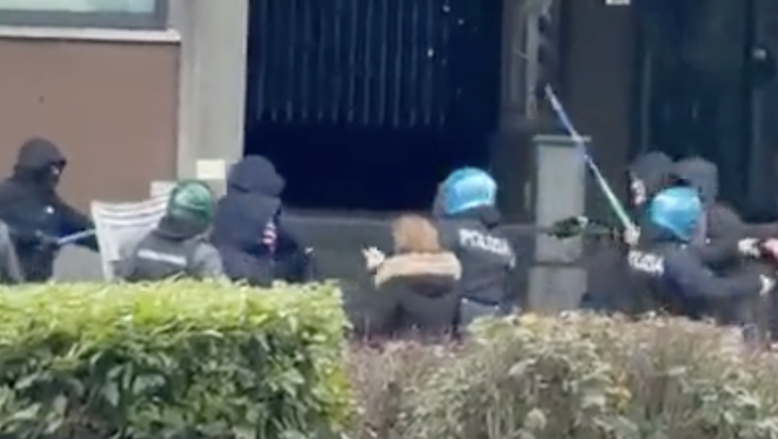 Como-Bologna, alta tensione fuori il Sinigaglia! Scontri tra le due tifoserie - immagine 1