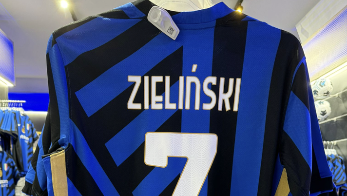 FOTO – Inter, ecco le maglie dei nuovi arrivati Taremi e Zielinski - immagine 1