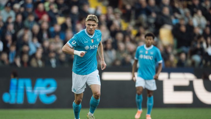 UDINE, ITALY - DECEMBER 14: Rasmus Hojlund in action during the Serie A match between Udinese Calcio and SSC Napoli at Stadio Friuli on December 14, 2025 in Udine, Italy. (Photo by SSCN Napoli via Getty Images) Hojlund annullato da Kabasele, si divora il gol del pari: i voti dei quotidiani- immagine 2
