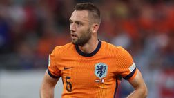 De Vrij: “Ho un contratto e sono molto felice: io mi vedo ancora all’Inter”