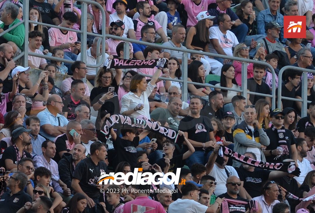 FOTOTIFO Palermo-Lecco, gli scatti ai tifosi al “Renzo Barbera” (GALLERY) - immagine 149