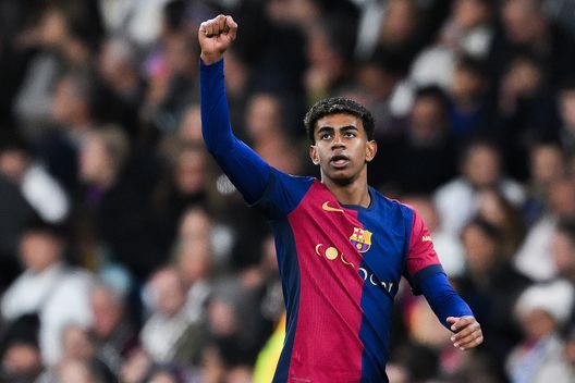 Yamal con la maglia del Barcellona (Foto di David Ramos/Getty Images) Yamal con la maglia del Barcellona