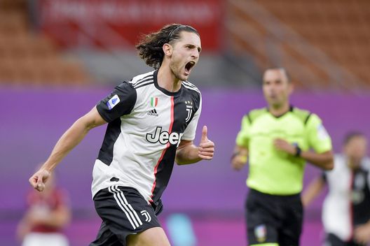 Adrien Rabiot in campo con la maglia della Juventus (stagione 2019/20)