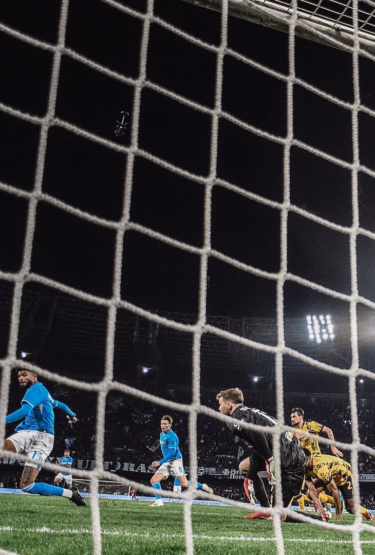 Trofei alzati, esultanze, abbracci, battaglie: il Napoli rivive il 2025 – LA GALLERY - immagine 14