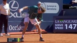 VIDEO / Atp Barcellona, furia Rublev: perde la partita e distrugge la racchetta