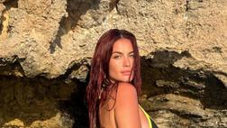 Curve spettacolari per Desire. L’ex lady Correa scatena il web con i suoi scatti in bikini