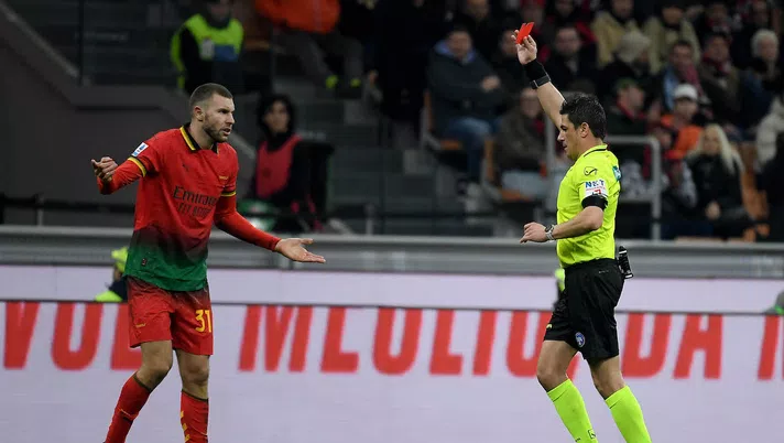 espulsione Strahinja Pavlovic AC Milan Milan-Lazio 1-2 Serie A 2024-2025