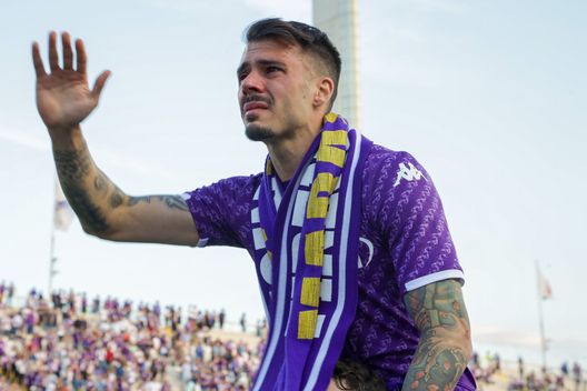 GERMOGLI PH: 27 MAGGIO 2023 FIRENZE STADIO ARTEMIO FRANCHI CAMPIONATO SERIE A FIORENTINA VS ROMA NELLA FOTO SALUTI A VENUTI Qui Lecce, Trinchera: “Fiorentina in forma strepitosa”. Venuti: “Spero di esserci”- immagine 2