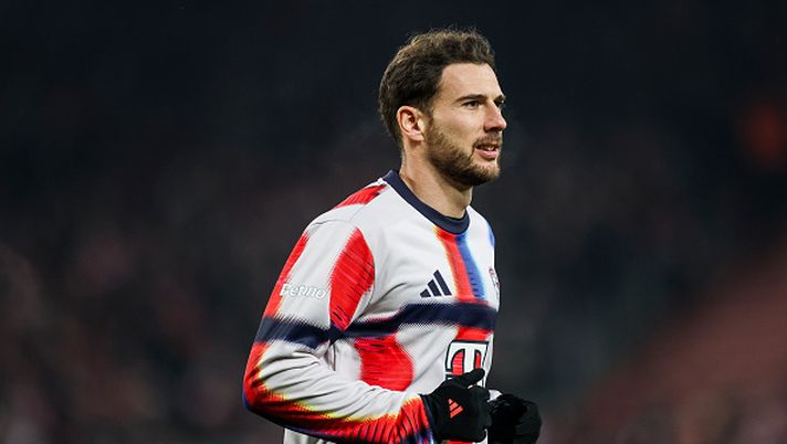 BERLIN, GERMANY - DECEMBER 03: Manuel Neuer of Bayern München looks on prior to the DFB Cup round of 16 match between 1. FC Union Berlin and FC Bayern München at Stadion an der alten Försterei on December 03, 2025 in Berlin, Germany. (Photo by Maja Hitij/Getty Images) goretzka-mercato-bayern-milan-tottenham-atletico