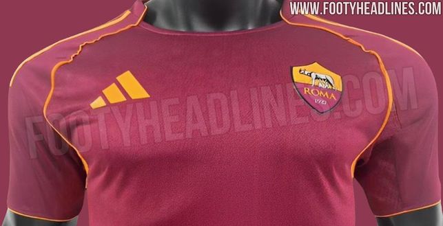Roma, le immagini della prima maglia 2025-26: rosso scuro con dettagli arancioni- immagine 2