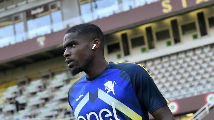TURIN, ITALY - OCTOBER 19: Niels Nkounkou of Torino during the Serie A match between Torino FC and SSC Napoli at Stadio Olimpico Grande Torino on October 19, 2025 in Turin, Italy. (Photo by Stefano Guidi - Torino FC/Torino FC 1906 via Getty Images) UFFICIALE – Infortunio muscolare per Nkounkou: il comunicato del Torino e i tempi di recupero - immagine 1